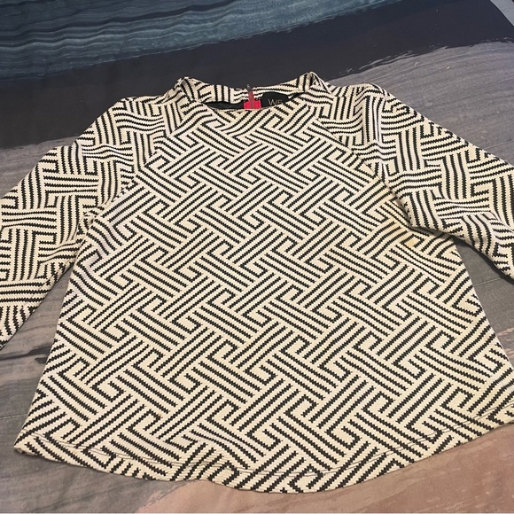 Lovely W5 black and white graphic top size M - Picture 4 of 6
